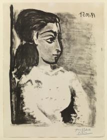 Busto de mujer con vestido blanco