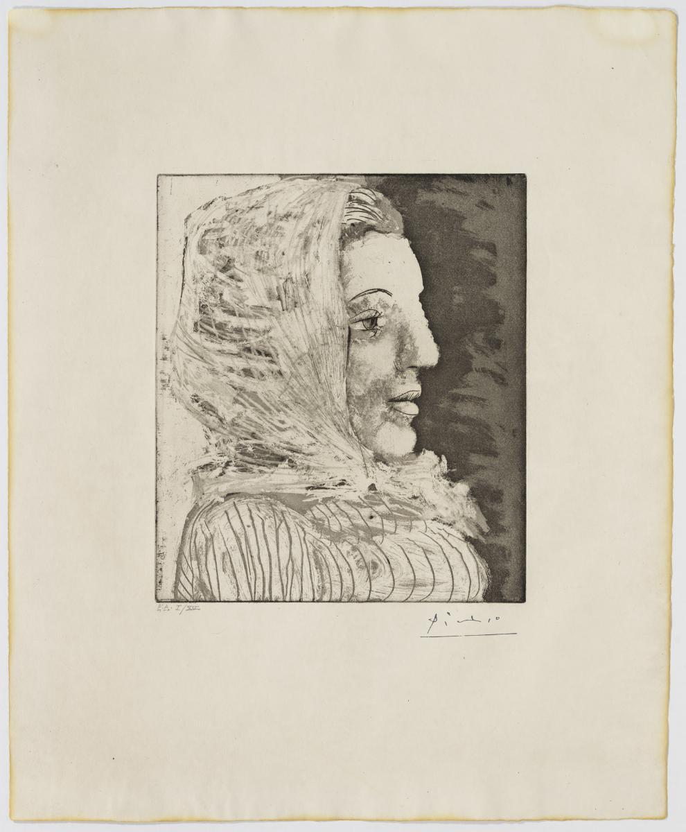 Busto de mujer con pañuelo