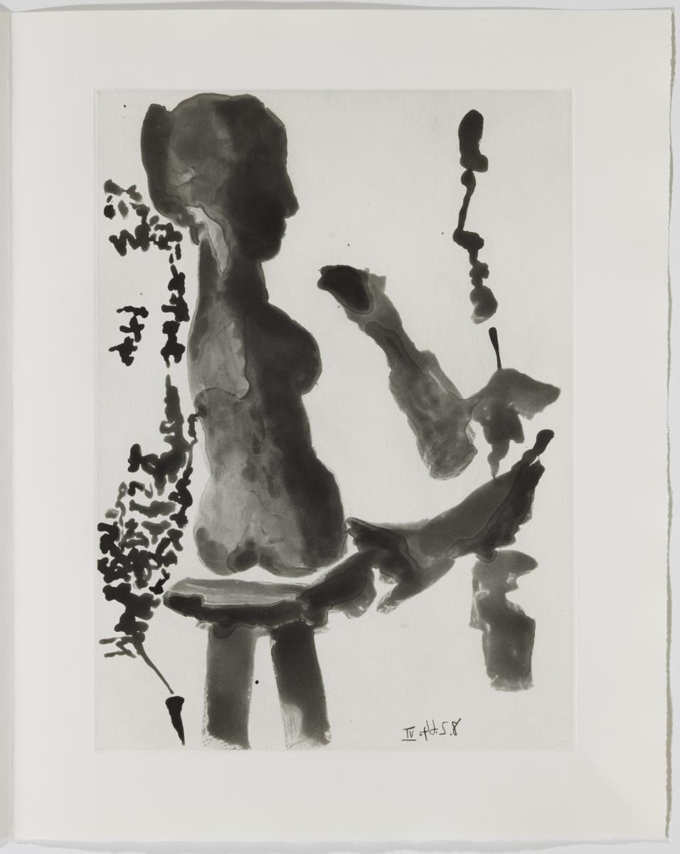 Escultor davant del seu banc, amb un espectador barbut