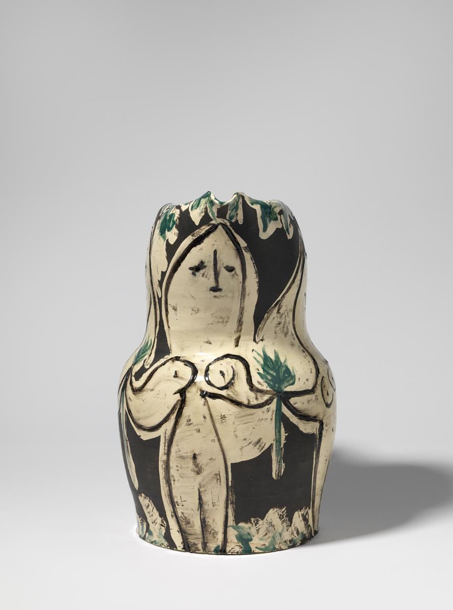 Tres nus sobre fons fosc