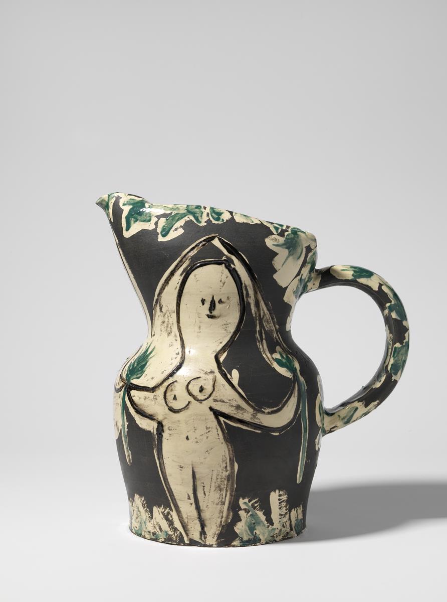 Tres nus sobre fons fosc