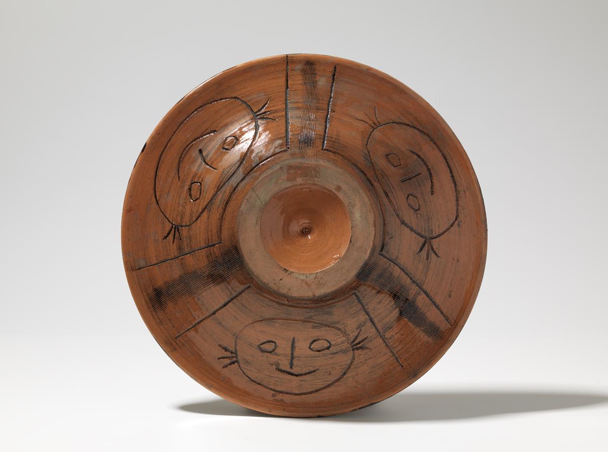 Corrida de toros y pez (reverso: Caras)