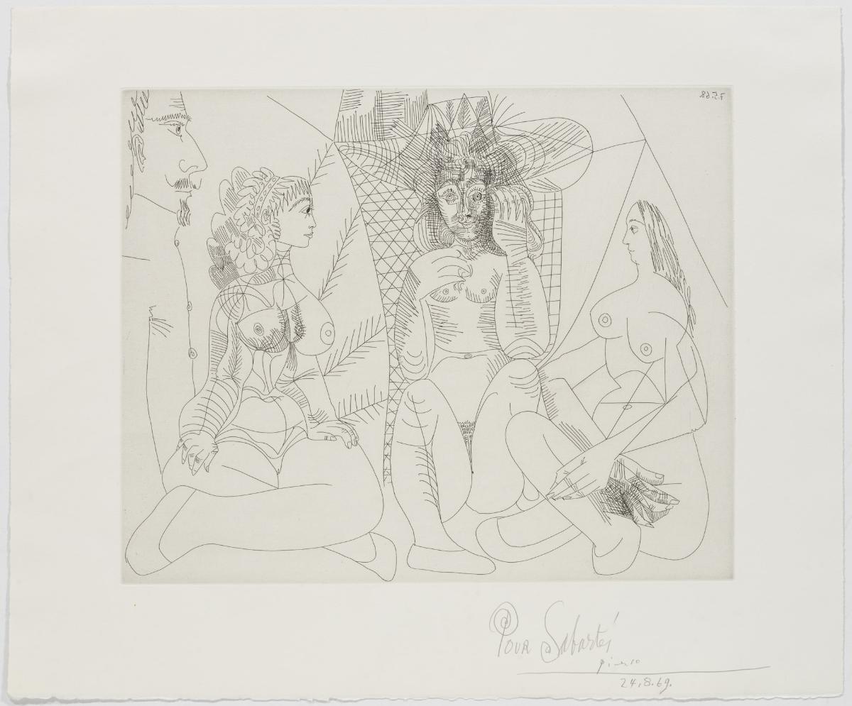 Tres mujeres pasando el rato, con espectador serio