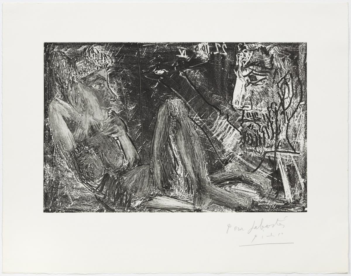 Pintor de medio cuerpo y modelo con moño