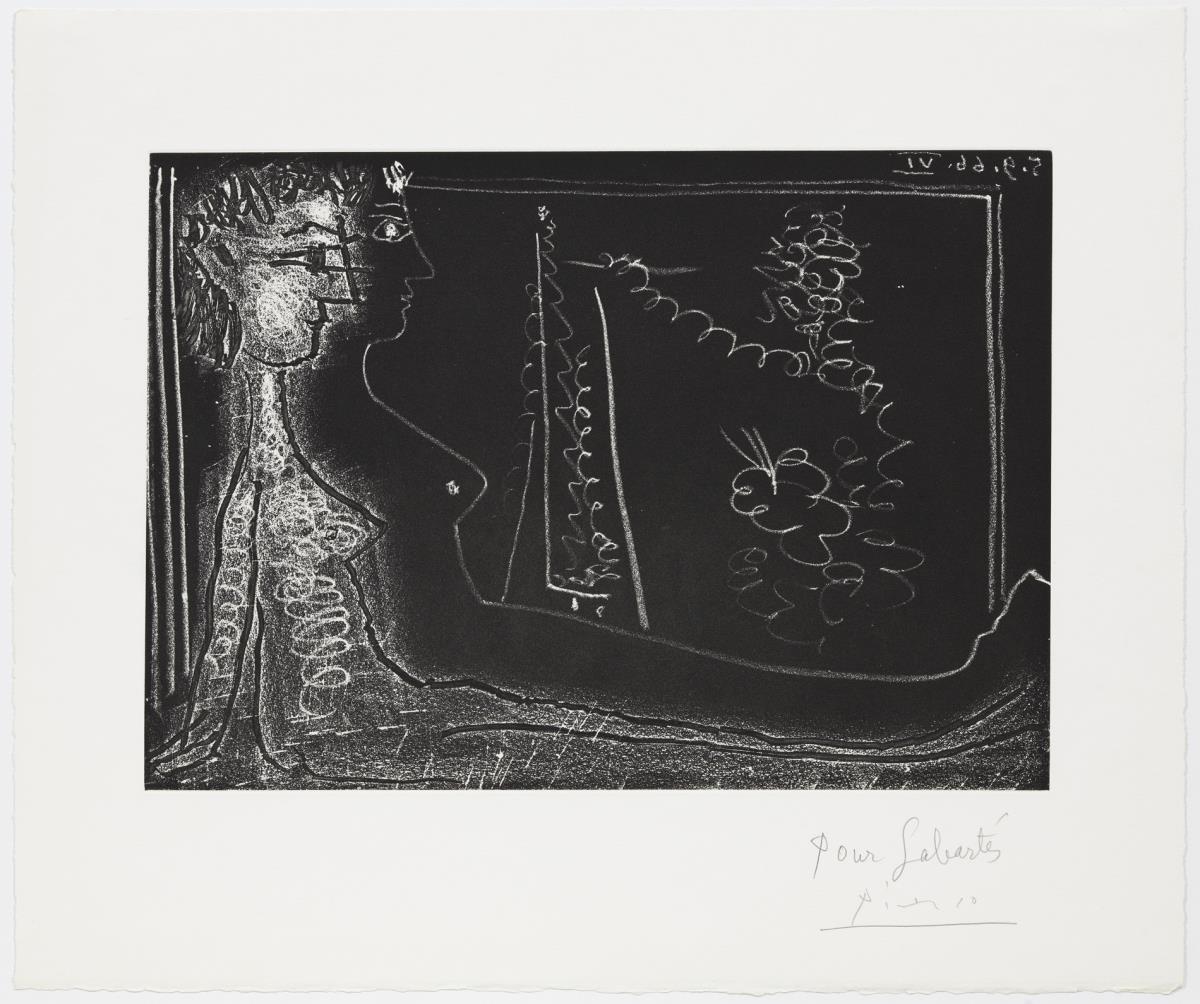 Model amb pintor a segon terme