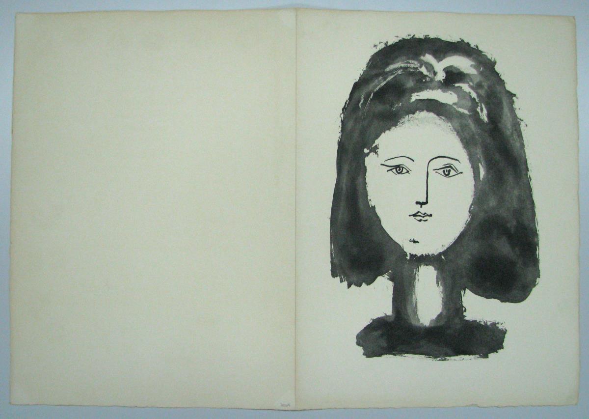 Cabeza de mujer de cuello largo