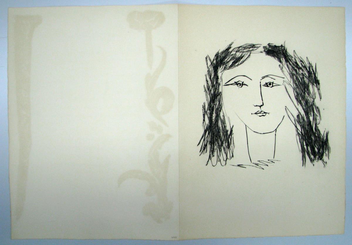 Cabeza femenina, de frente