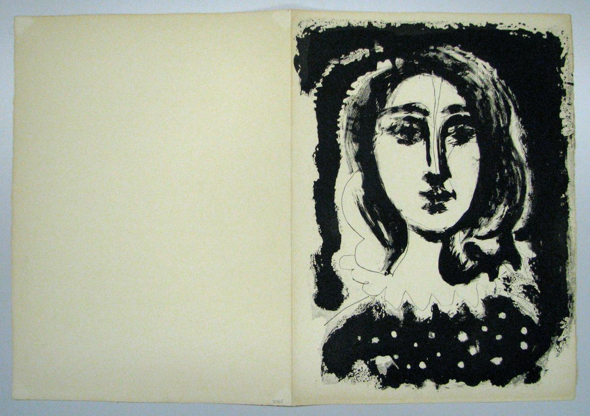 Dona amb brusa de pics