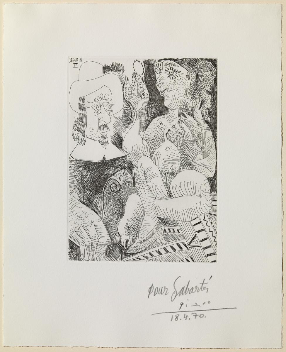 Mujer arreglándose y hombre con sombrero rembrandtesco