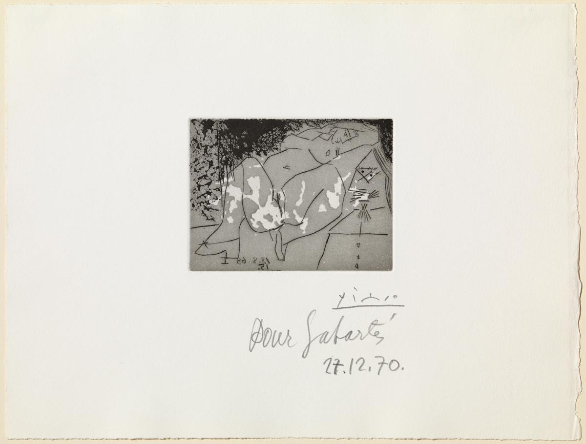 Mujer joven y mosquetero