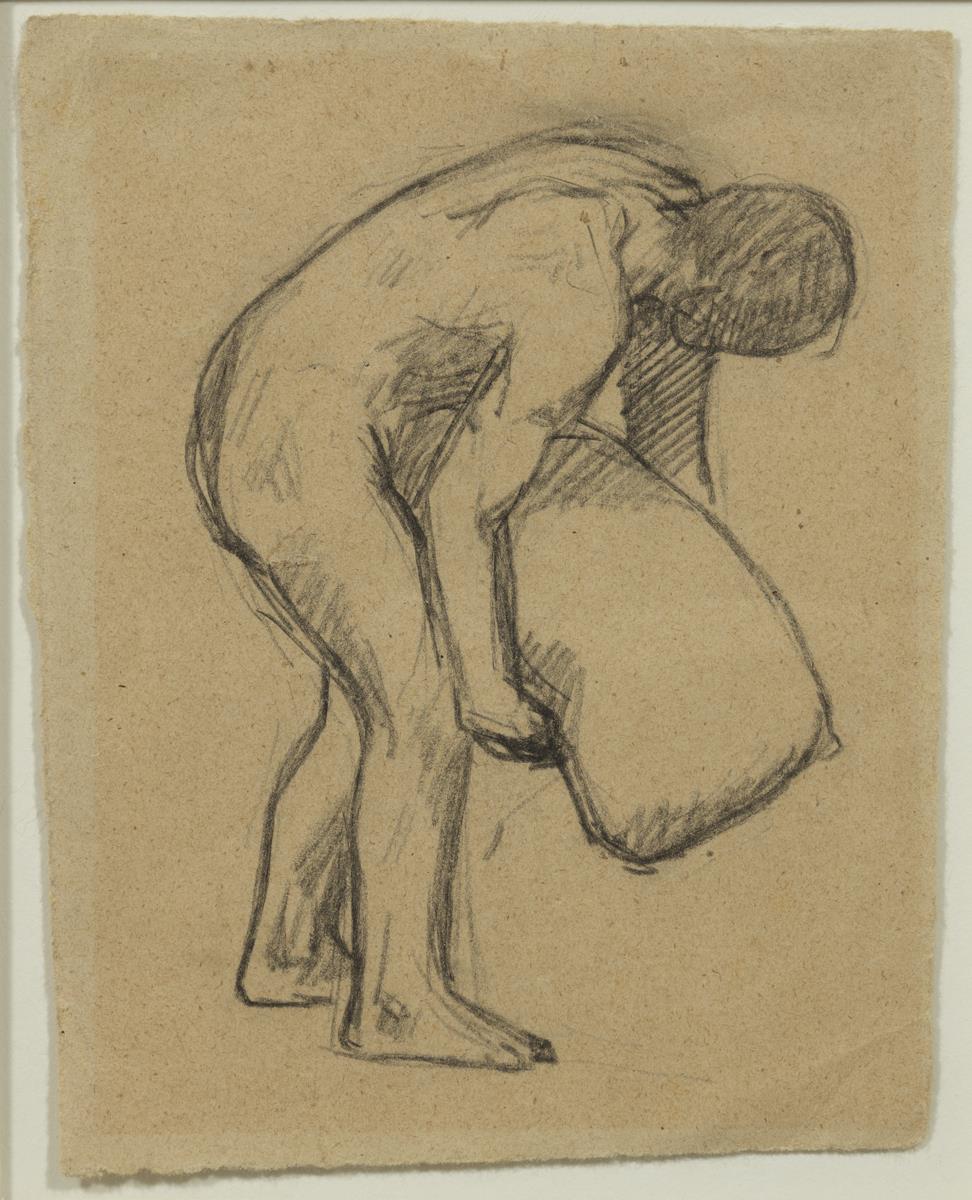 Home carregant un sac