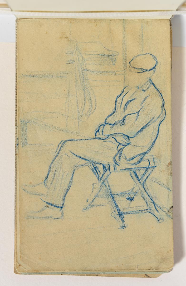 Hombre sentado en un taburete