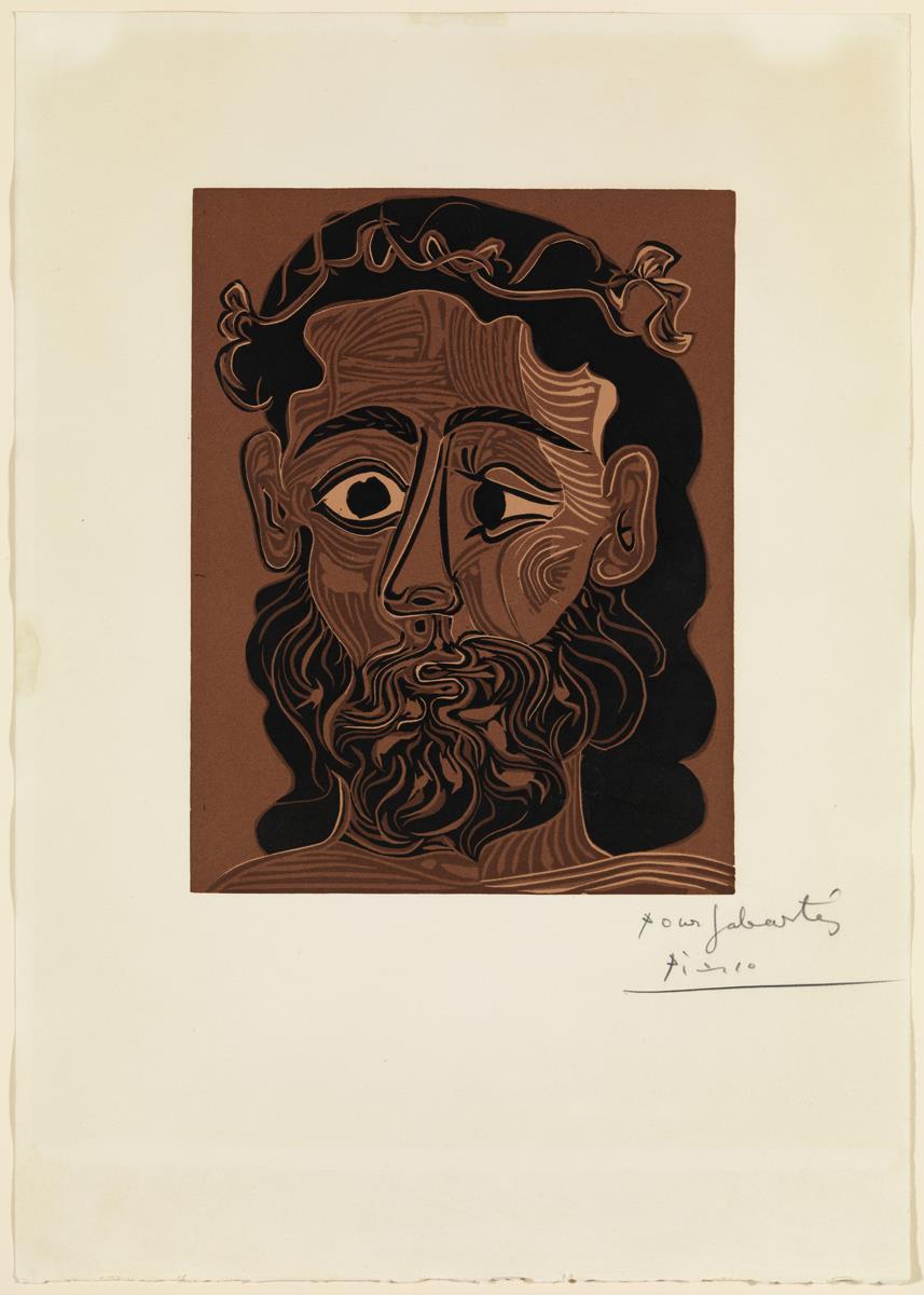 Hombre barbudo coronado de pámpalos