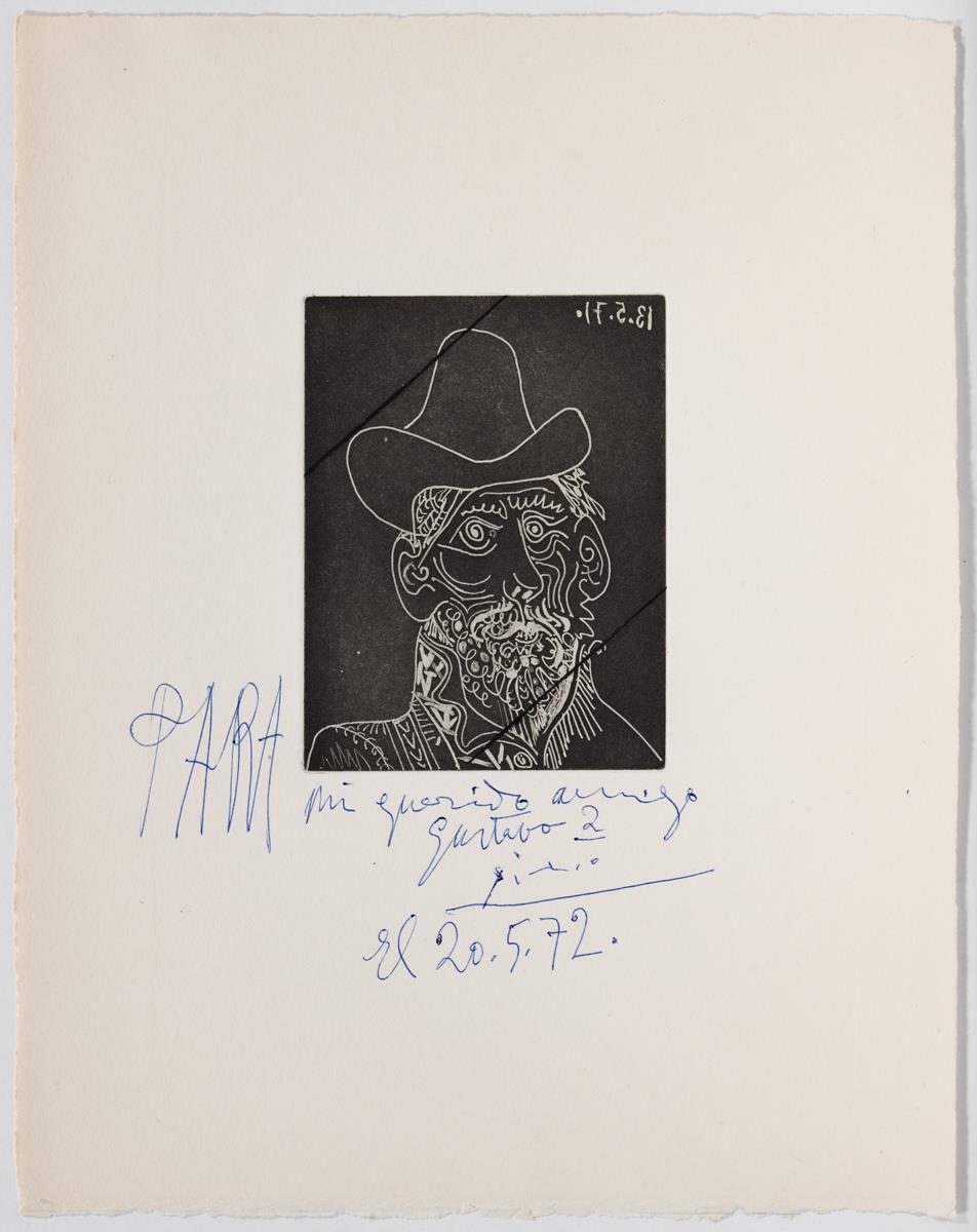 Busto de hombre barbudo con sombrero