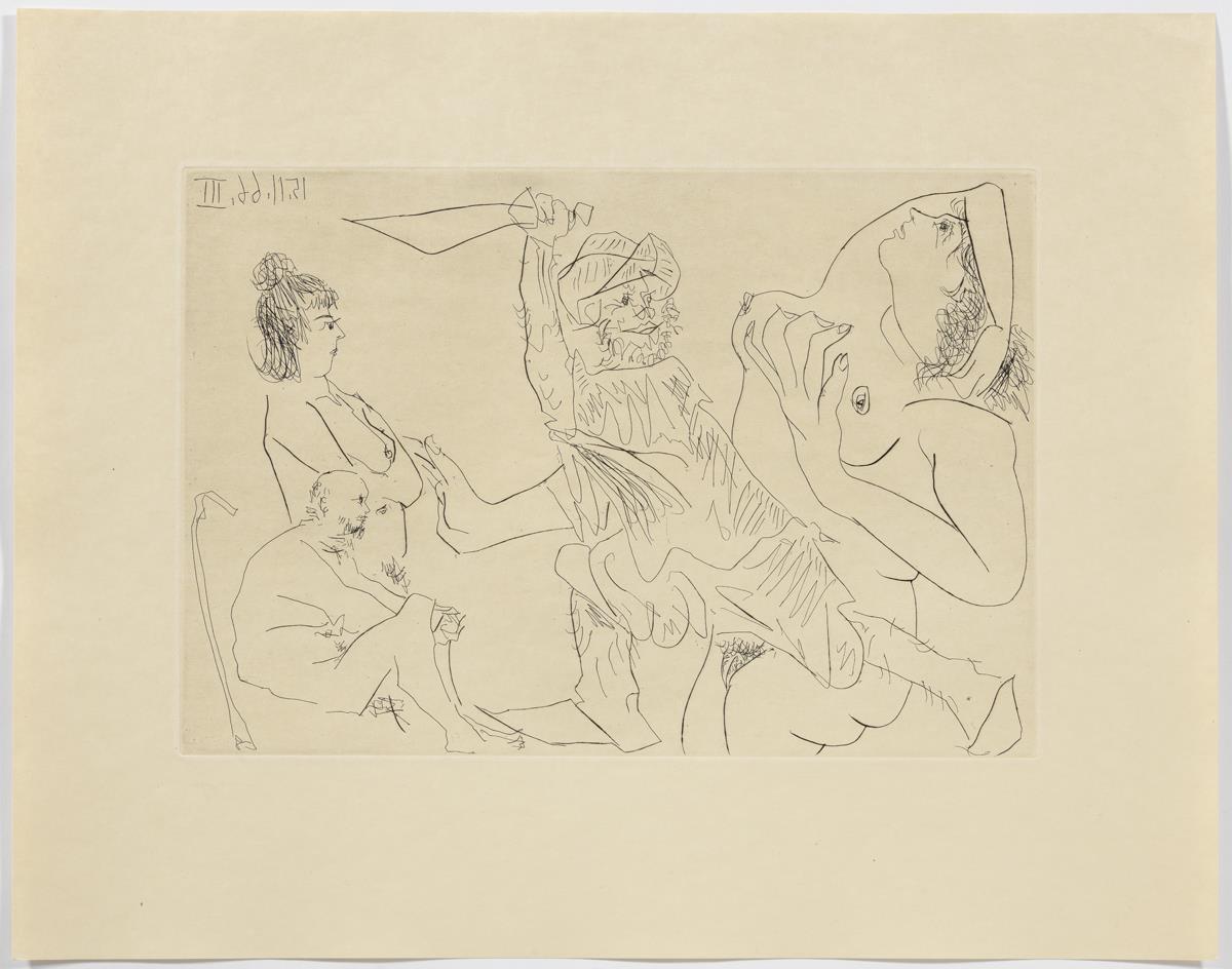 Home amb babutxes amenaçant una dona despullada amb un punyal davant de dos espectadors vells