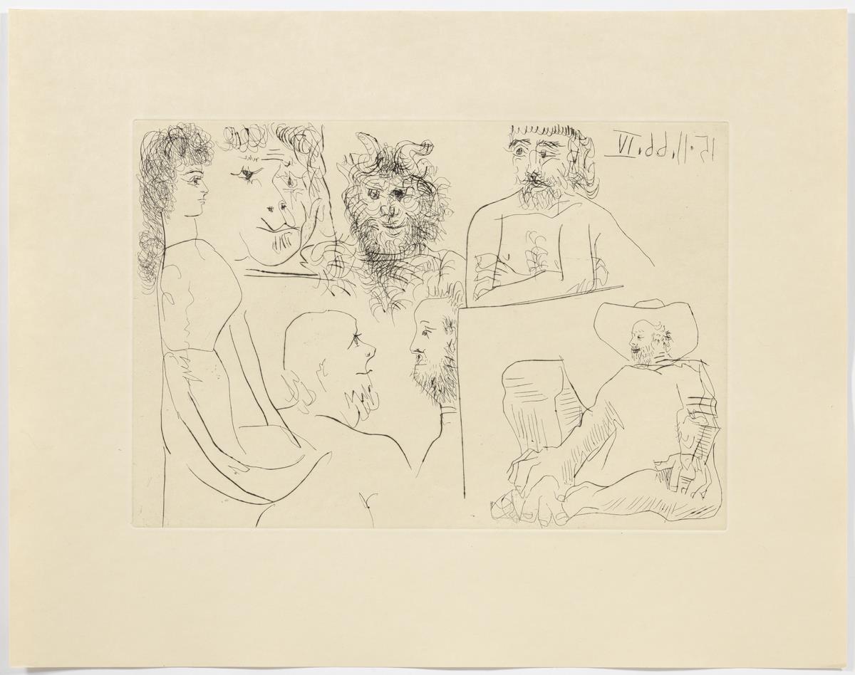 Dona, faune i homes barbuts mirant uns quadres