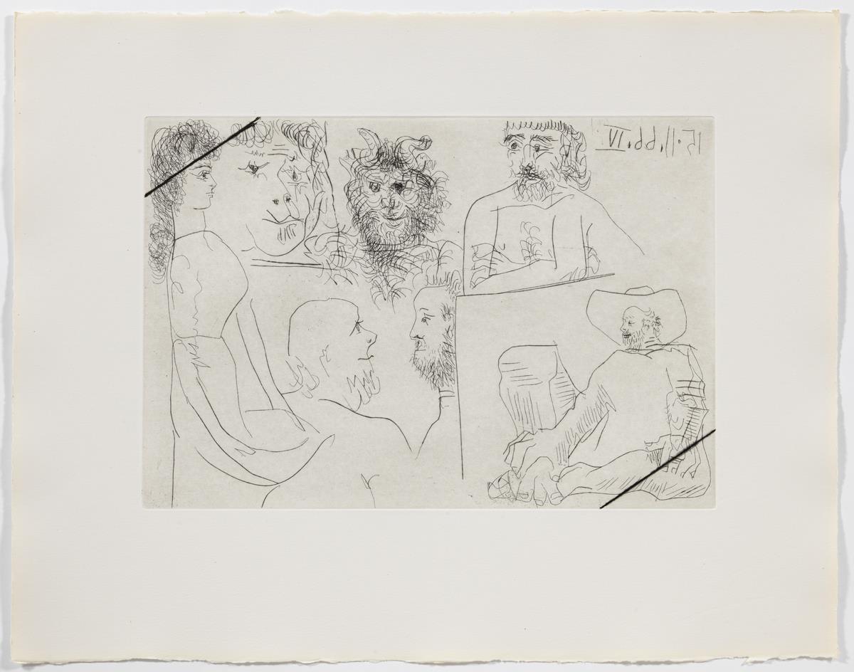 Dona, faune i homes barbuts mirant uns quadres